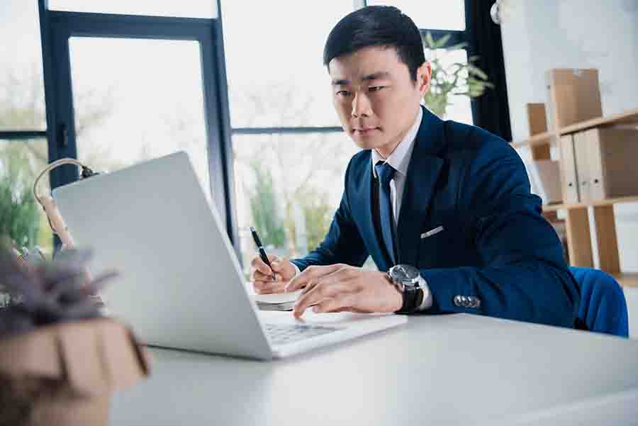B2B SEO Marketer At Work