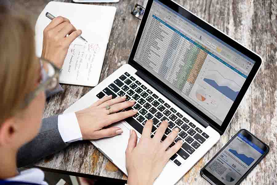 looking at competitor seo data to find gaps